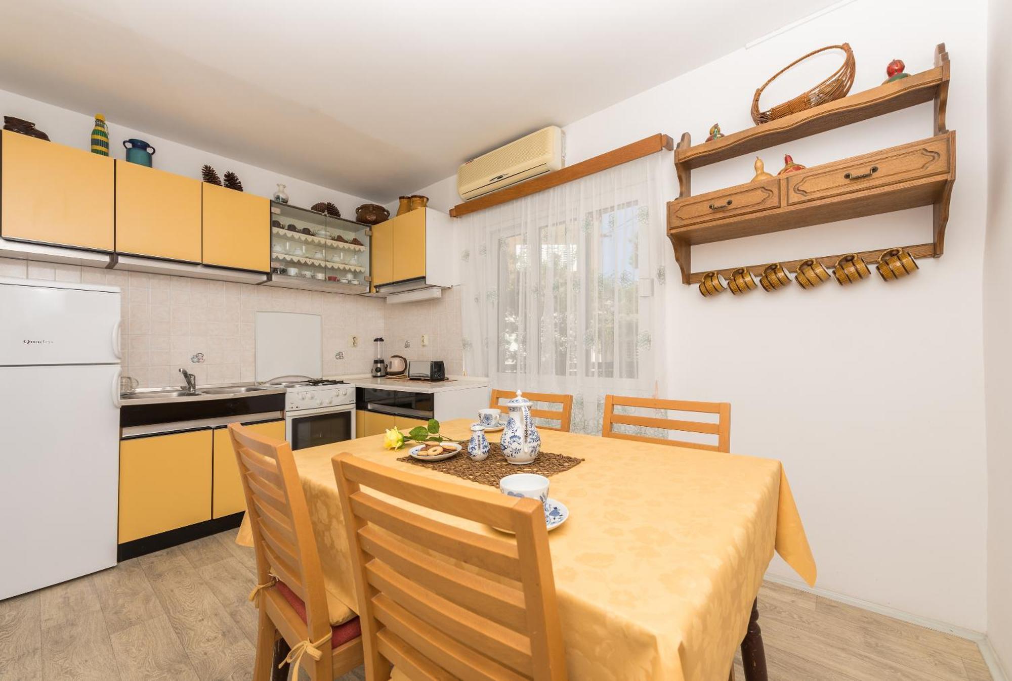 Apartment Marica I Ivo 3 *